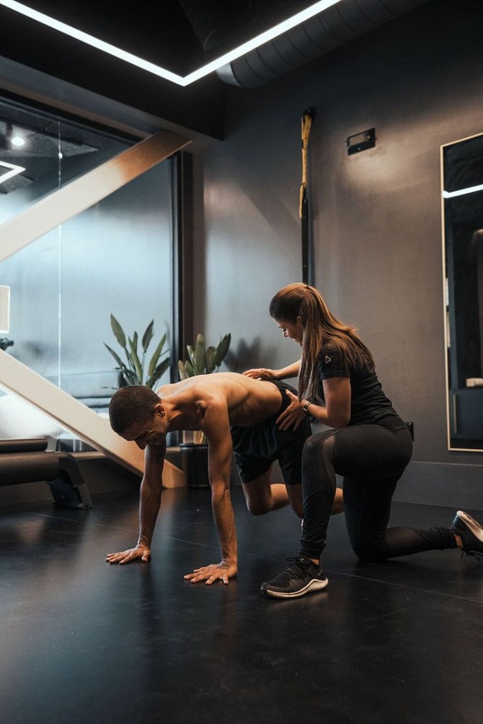 Physiotherapy training and clinical rehabilitation session